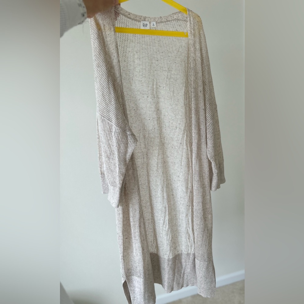 New Gap cardigan - Picture 2 of 5